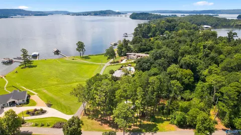 860 Buck Island Dr, Guntersville, AL 35976