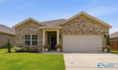 133 Rolling Green Dr, New Market, AL 35761