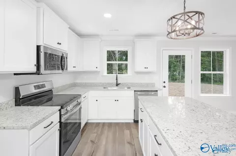 Kitchen - 335 Maple Cir, Arab, AL 35016 photo 2 of 2