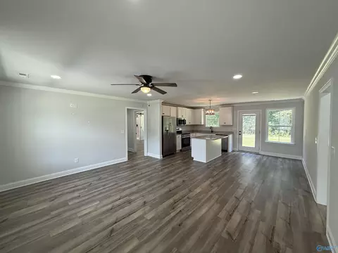 Living - 335 Maple Cir, Arab, AL 35016 photo 2 of 6