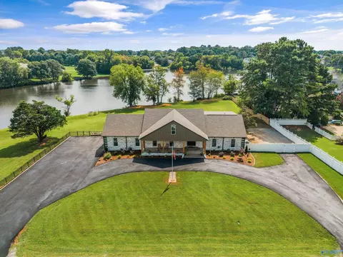 205 Lindsay Ln S, Athens, AL 35613