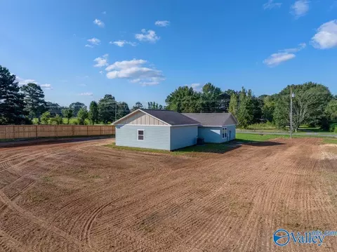 Exterior - 451 Section Ferry Rd, Section, AL 35771 photo 6 of 10