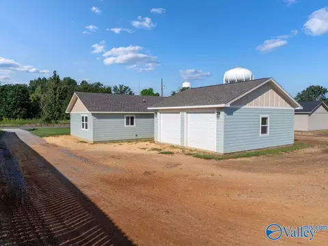 Exterior - 451 Section Ferry Rd, Section, AL 35771 photo 7 of 10