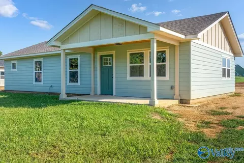 Exterior - 451 Section Ferry Rd, Section, AL 35771 photo 3 of 10