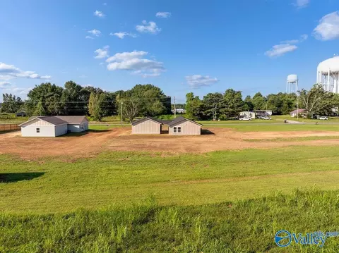 Exterior - 451 Section Ferry Rd, Section, AL 35771 photo 5 of 10