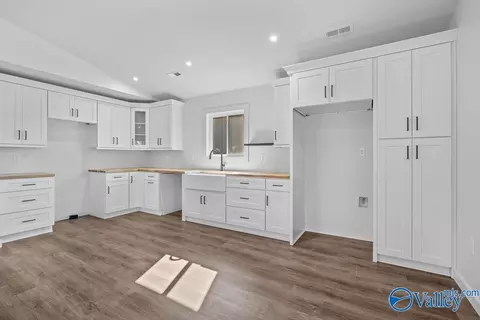 Kitchen - 433 Section Ferry Rd, Section, AL 35771 photo 4 of 4