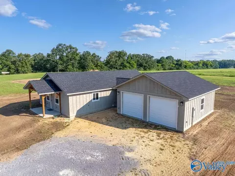 Exterior - 433 Section Ferry Rd, Section, AL 35771 photo 4 of 5