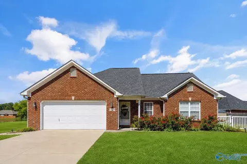 229 Chestnut Oak Cir, Owens Cross Roads, AL 35763