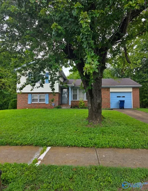 3219 W Helena Dr, Huntsville, AL 35810