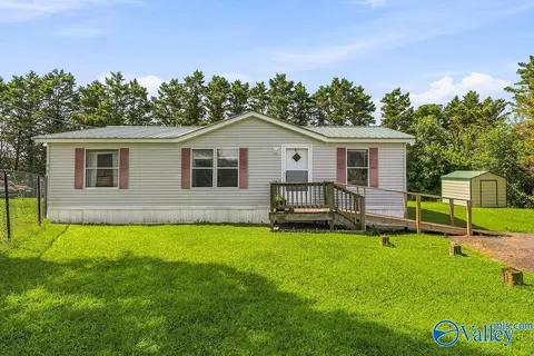 2092 Sand Rock Ave, Sand Rock, AL 35983