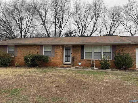 3205 Lewisburg Dr, Huntsville, AL 35810