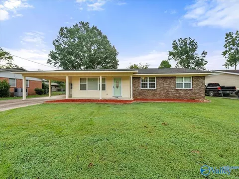 317 Sharon St, Scottsboro, AL 35768