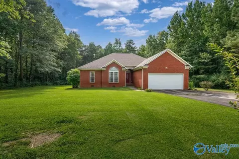 636 Smalley Dr, Arab, AL 35016