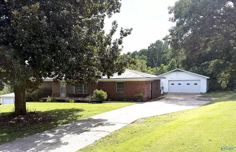 104 Harwood Dr, Gadsden, AL 35901