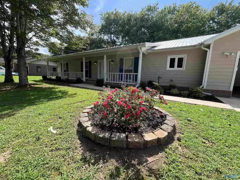 392 Quailwood Ln, Priceville, AL 35603