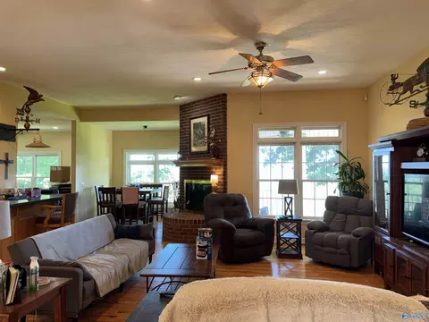 Living - 760 Range Rd, Gurley, AL 35748 photo 2 of 3