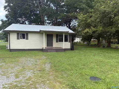 902 Aldhouse Ave, Bridgeport, AL 35740