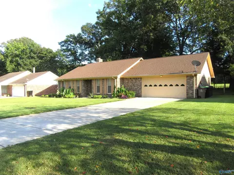 2303 Galahad Dr, Decatur, AL 35603