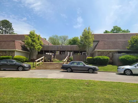 1614 SE Somerville Rd, Decatur, AL 35601