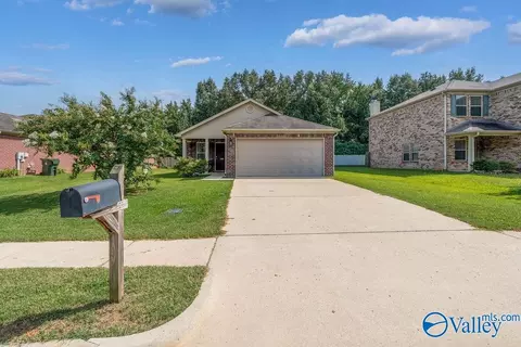 140 Bermuda Lakes Dr, Meridianville, AL 35759