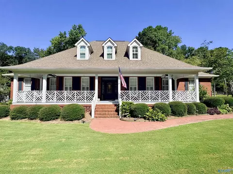 764 Cherokee Ridge Dr, Union Grove, AL 35175