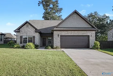 104 Rose Valley Dr, New Market, AL 35761