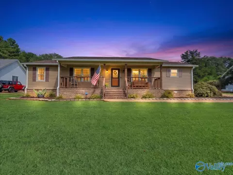 18692 Sulphur Creek Dr, Elkmont, AL 35620