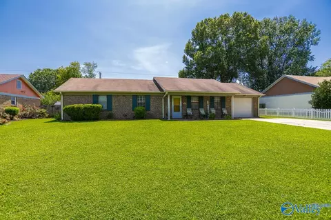 1613 Thomas Dr, Decatur, AL 35601