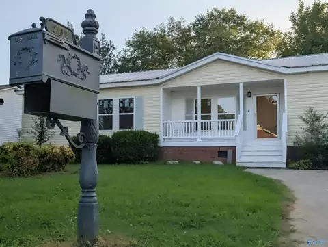 3913 Whitney Ln, Decatur, AL 35603
