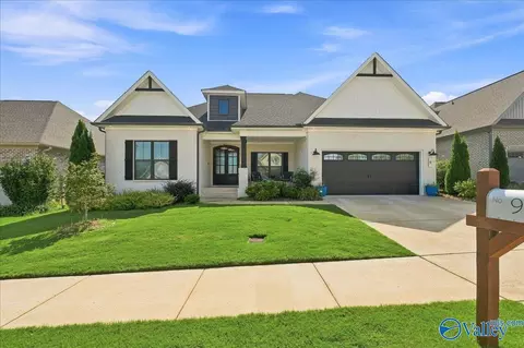 9 Thicket Grove Cir, Huntsville, AL 35803