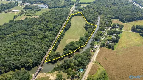 304 Brownsboro Rd, Brownsboro, AL 35741