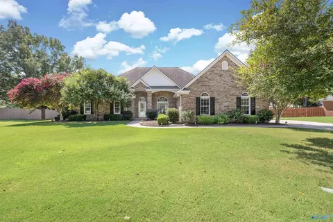 2721 Arbor Oak Dr, Owens Cross Roads, AL 35763