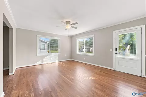Living - 103 Hendrix St, Oneonta, AL 35121 photo 1 of 1