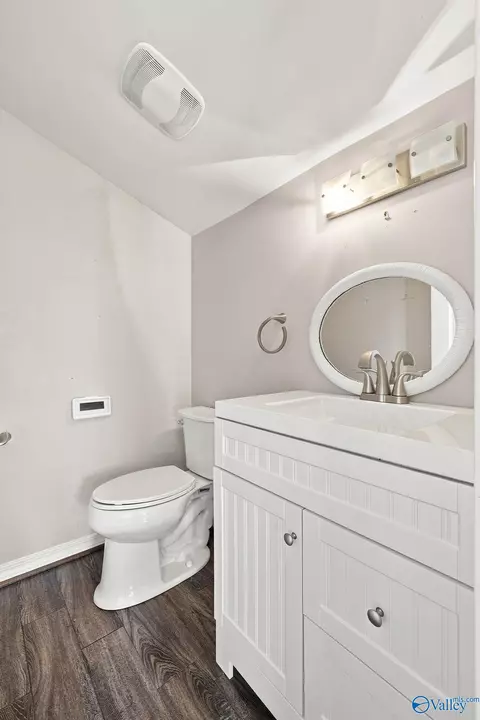Bath - 103 Hendrix St, Oneonta, AL 35121 photo 1 of 1