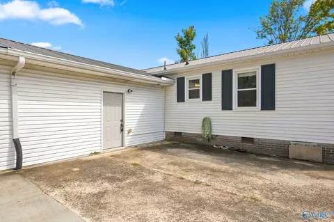 Exterior - 103 Hendrix St, Oneonta, AL 35121 photo 4 of 4