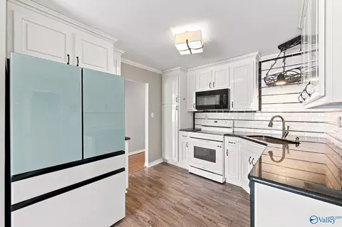 Kitchen - 103 Hendrix St, Oneonta, AL 35121 photo 1 of 3