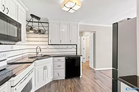 Kitchen - 103 Hendrix St, Oneonta, AL 35121 photo 2 of 3