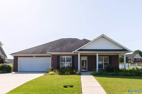 5207 Frankford Dr, Owens Cross Roads, AL 35763