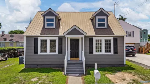 302 9th St, Fort Payne, AL 35967