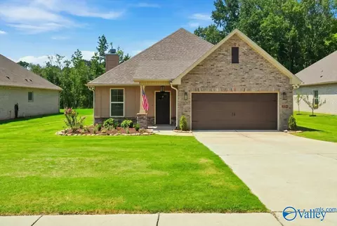 132 Kambry Grove Dr, Huntsville, AL 35811