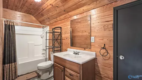 Bath - 15344 Wright Rd, Athens, AL 35611 photo 5 of 6