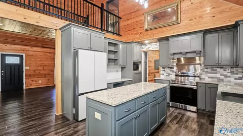 Kitchen - 15344 Wright Rd, Athens, AL 35611 photo 2 of 5