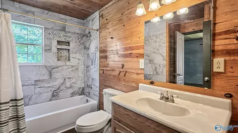 Bath - 15344 Wright Rd, Athens, AL 35611 photo 4 of 6