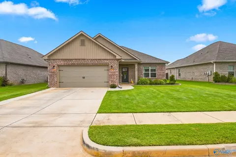 6032 Margie Collins Dr, Owens Cross Roads, AL 35763