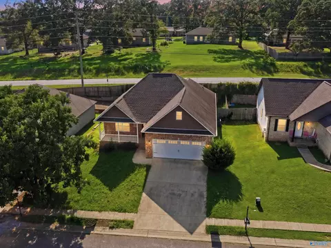 81 Cottage Ln, Lincoln, AL 35096