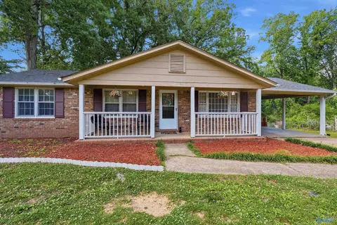 513 Rivermont Rd, Florence, AL 35634