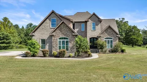 353 Burleson Mountain Rd, Hartselle, AL 35640