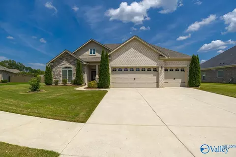 7613 Summerdawn Dr, Owens Cross Roads, AL 35763