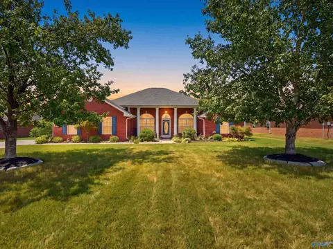 7022 Lynnfield Dr, Owens Cross Roads, AL 35763