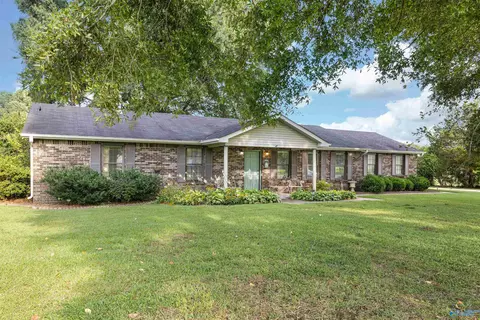 1861 New Center Rd, Hartselle, AL 35640